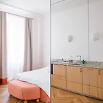 Miro Skolas - Quiet Chic, Free Parking, Self Check-in 4* ריגה