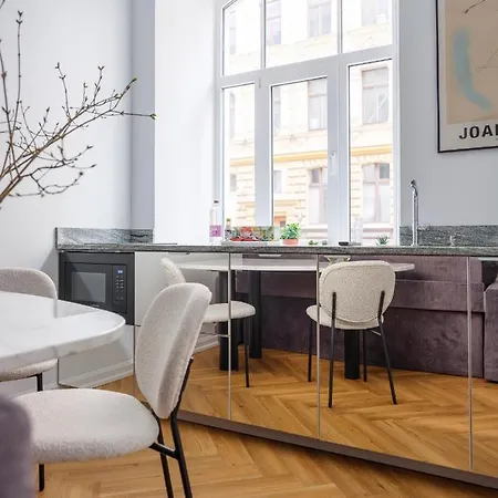 Miro Skolas - Quiet Chic, Free Parking, Self Check-in 4*