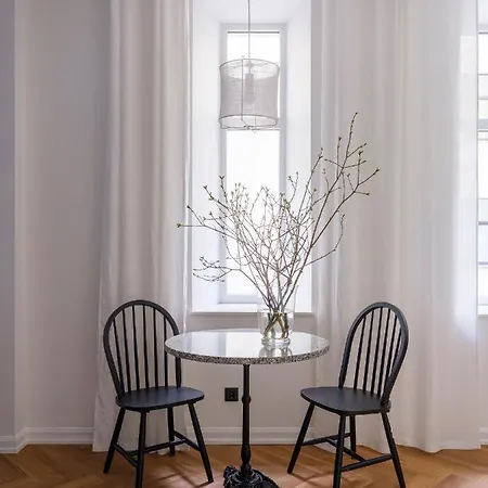 Miro Skolas - Quiet Chic, Free Parking, Self Check-in Aparthotel Riga