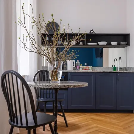 Aparthotel Miro Skolas - Quiet Chic, Free Parking, Self Check-in Riga