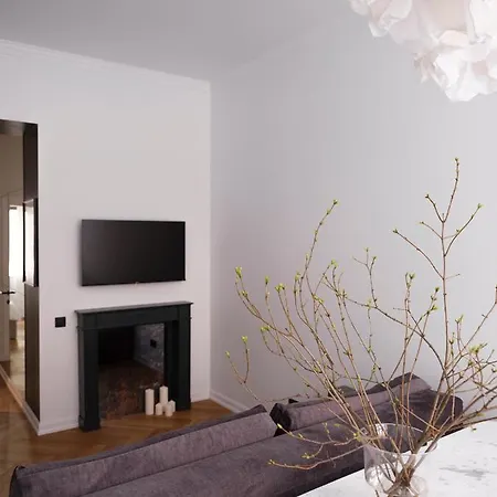 Aparthotel Miro Skolas - Quiet Chic, Free Parking, Self Check-in Riga