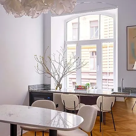 Miro Skolas - Quiet Chic, Free Parking, Self Check-in 4* Ρίγα