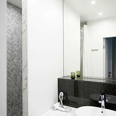 Ξενοδοχείο με διαμερίσματα Miro Skolas - Quiet Chic, Free Parking, Self Check-in 4*