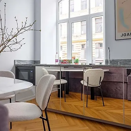 Miro Skolas - Quiet Chic, Free Parking, Self Check-in 4* ريغا