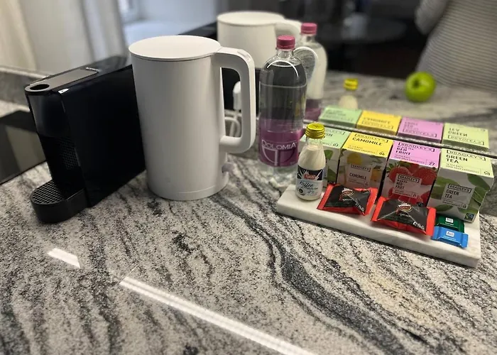 Miro Skolas - Quiet Chic, Free Parking, Self Check-in 아파트호텔