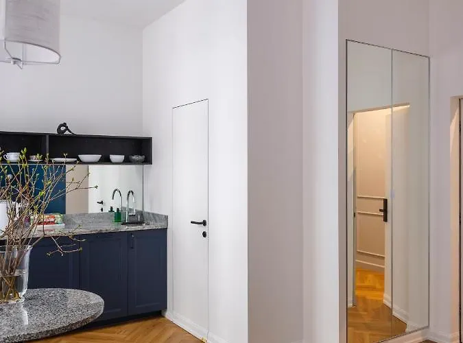 Miro Skolas - Quiet Chic, Free Parking, Self Check-in 아파트호텔