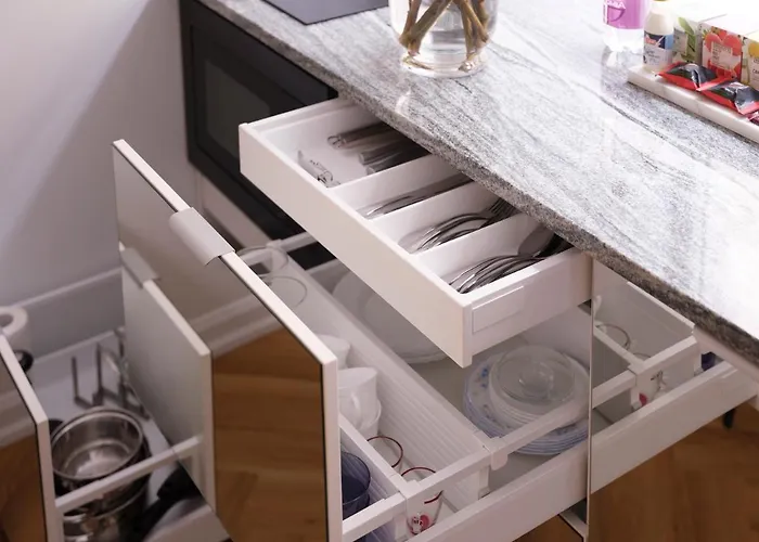 Miro Skolas - Quiet Chic, Free Parking, Self Check-in Riga