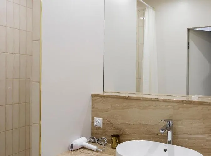 Miro Skolas - Quiet Chic, Free Parking, Self Check-in 리가