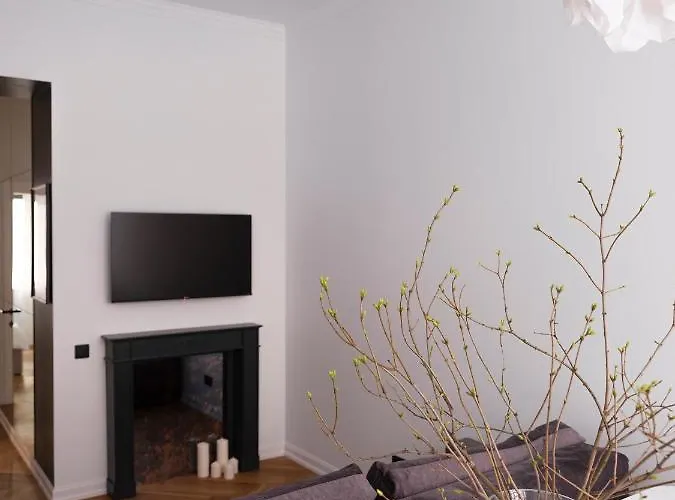 Aparthotel Miro Skolas - Quiet Chic, Free Parking, Self Check-in Riga