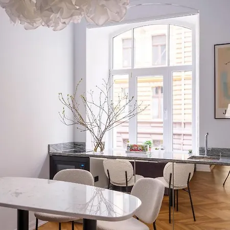 Aparthotel Miro Skolas - Quiet Chic, Free Parking, Self Check-in *