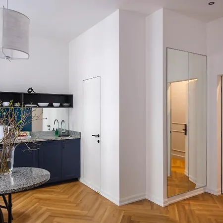 Miro Skolas - Quiet Chic, Free Parking, Self Check-in Апарт-отель